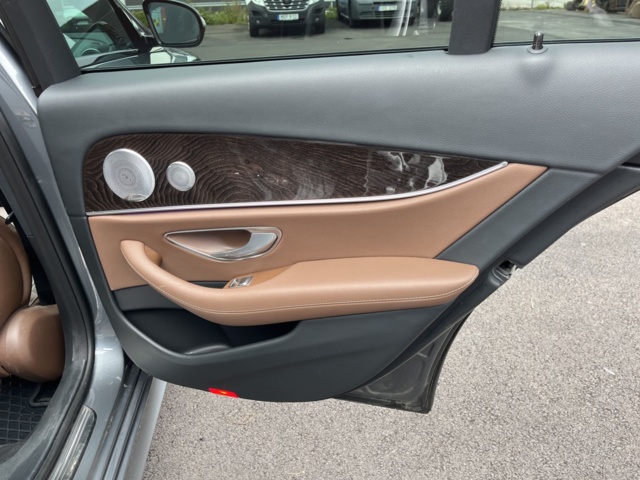 1051042-38 Mercedes-Benz E 220 T d 9G-Tronic - 2017