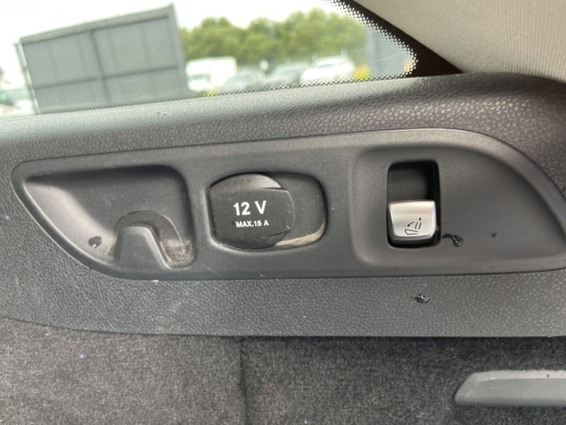 1051042-43 Mercedes-Benz E 220 T d 9G-Tronic - 2017