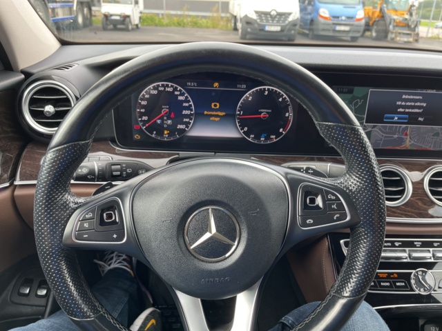 1051042-52 Mercedes-Benz E 220 T d 9G-Tronic - 2017