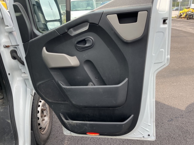 1051039-31 Renault Master Chassis Cab 3.5 T 2.3 dCi - 2013