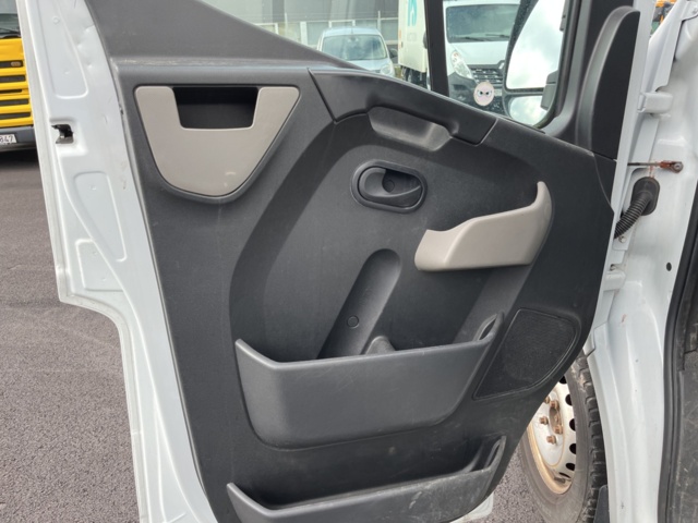 1051039-27 Renault Master Chassis Cab 3.5 T 2.3 dCi - 2013