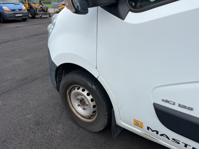 1051039-22 Renault Master Chassis Cab 3.5 T 2.3 dCi - 2013