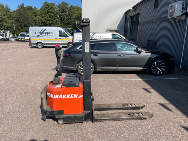 1049202-4 Track stacker BT SWE 120L -2006