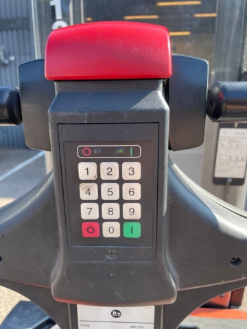 1049202-12 Track stacker BT SWE 120L -2006