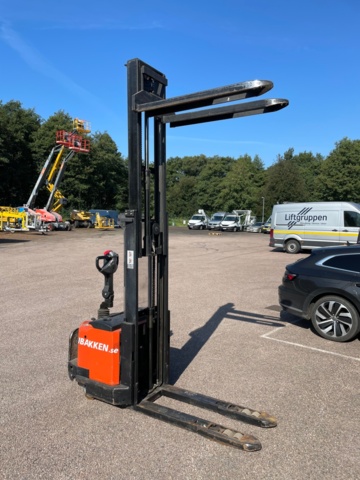 1049202-20 Track stacker BT SWE 120L -2006