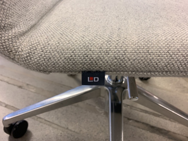 1036704-3 Conference chairs