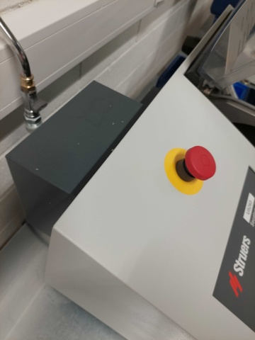 1034583-7 Precision cutting machine Struers Secotom -60