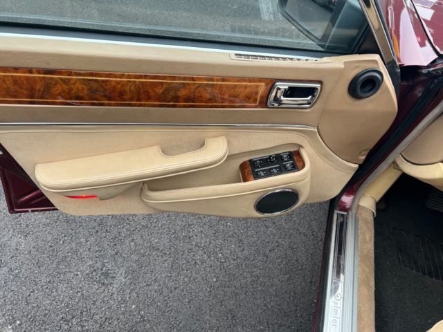 237731-17 Jaguar Daimler XJ 4.0 - 1992