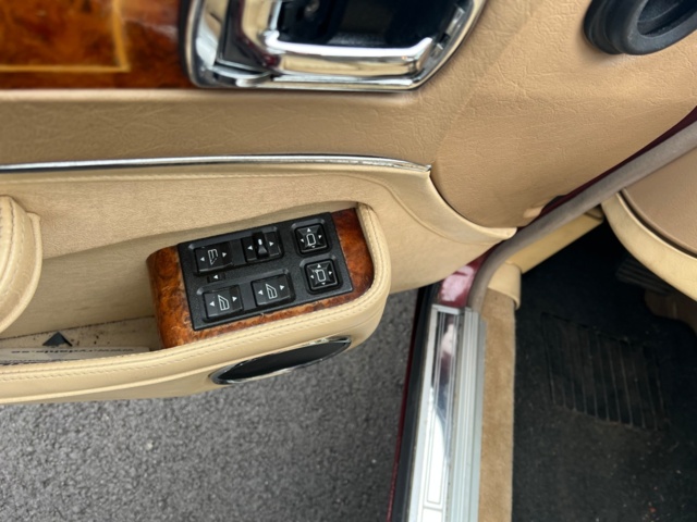 237731-18 Jaguar Daimler XJ 4.0 - 1992