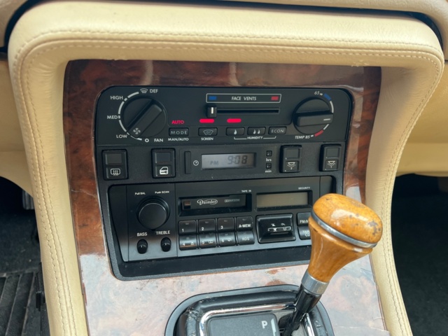 237731-23 Jaguar Daimler XJ 4.0 - 1992