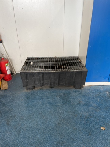 1039464-1 4 waste oil containers