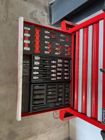 1039472-6 Ampro tool trolley with various tools