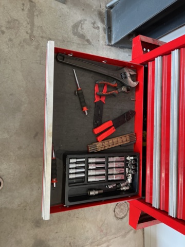 1039472-7 Ampro tool trolley with various tools