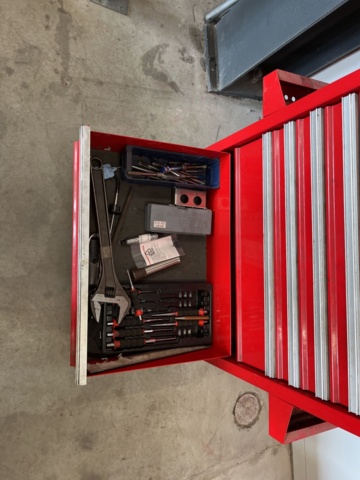 1039472-9 Ampro tool trolley with various tools