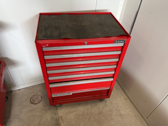 1039473-1 Ampro tool trolley with various tools