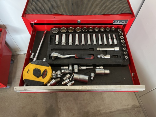 1039473-2 Ampro tool trolley with various tools