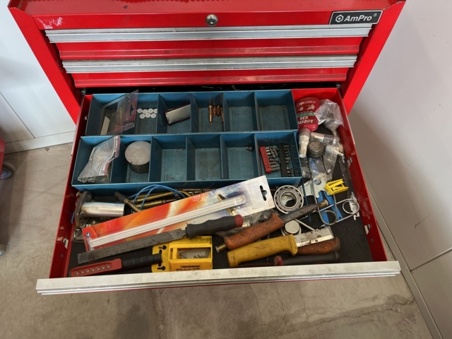 1039473-4 Ampro tool trolley with various tools