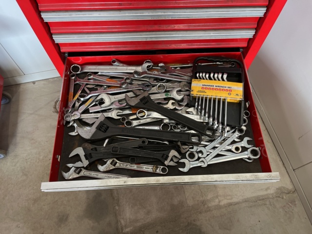1039473-5 Ampro tool trolley with various tools