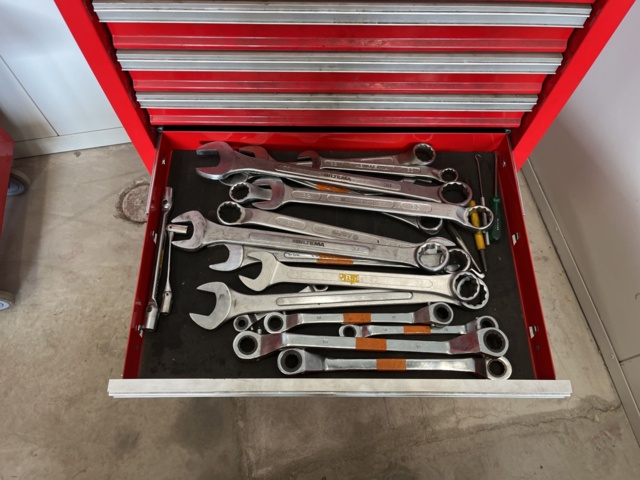 1039473-6 Ampro tool trolley with various tools