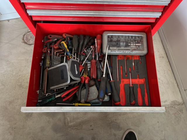 1039473-7 Ampro tool trolley with various tools