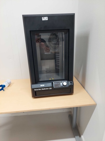 1034668-1 3D Printer MakerBot Replicator Z18
