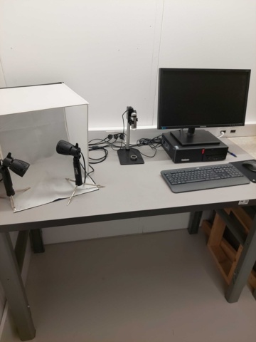 1034711-1 Workbench with some gadgets