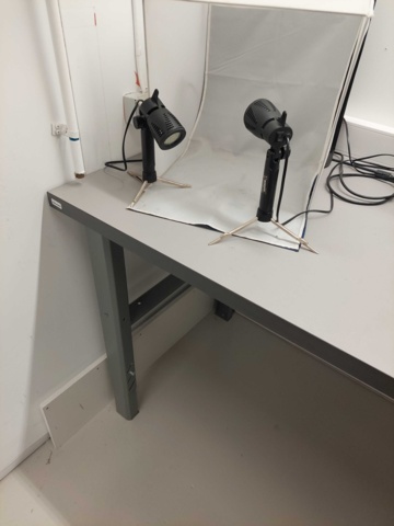 1034711-3 Workbench with some gadgets