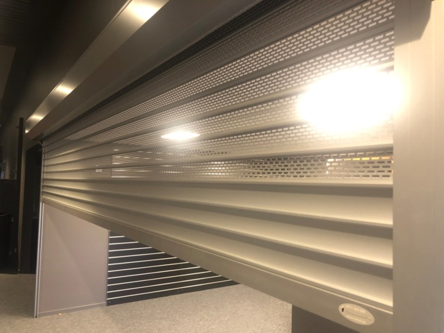 1076535-2 Jalousie Perfo 8320