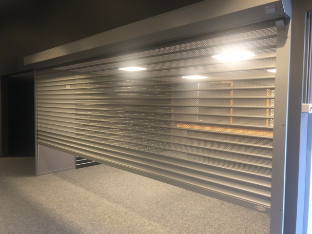 1076535-1 Jalousie Perfo 8320