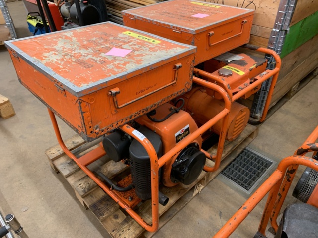 781084-1 Gasoline-driven electric generators 2 Ferm CF4000