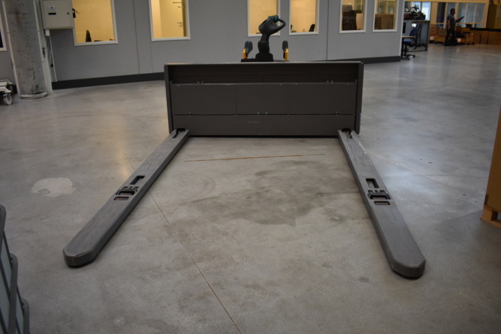 1035772-1 Pallet truck special 230x300 EJE 340