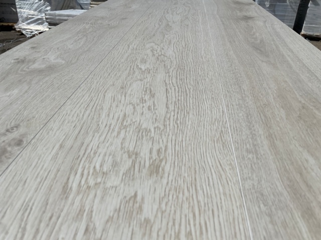 Authentic Bright Oak, 70 sq.m - PS Auction - We value the future ...