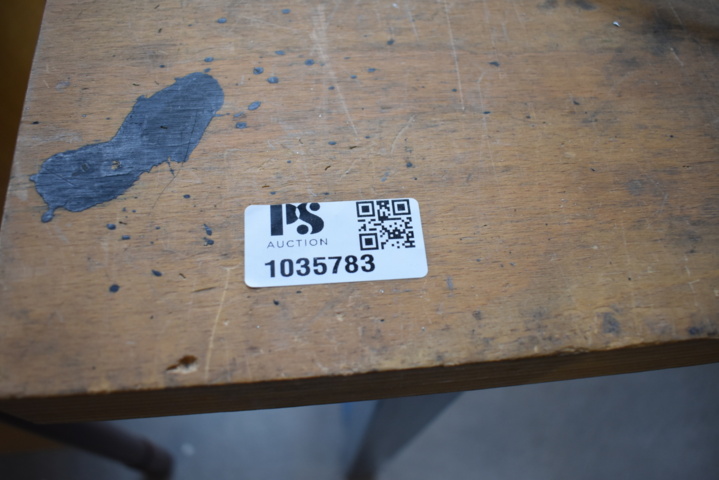 1035783-5 Work table with vise, chair and tools