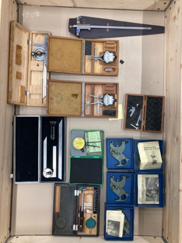 1076277-2 Assortment of measuring instruments