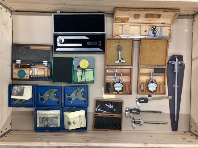1076277-1 Assortment of measuring instruments