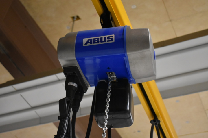 1035851-4 Traverse Abus with electric hoists 125kg