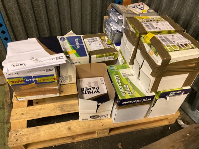 1061158-8 Pallet with A4 paper