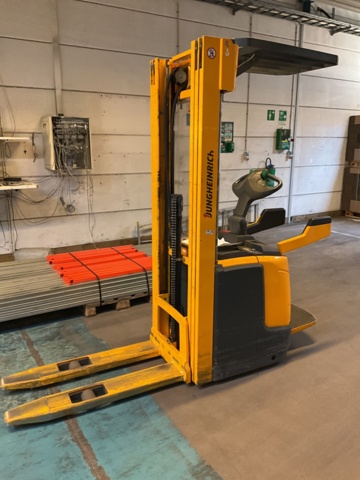 1061166-1 High stacker Jungheinrich