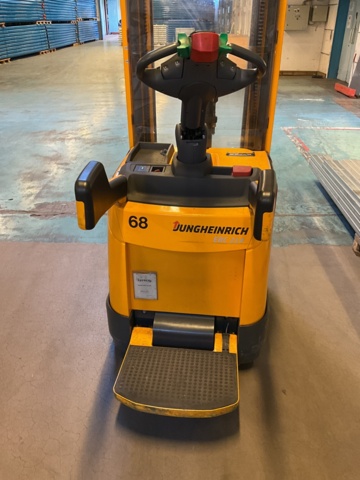 1061166-4 High stacker Jungheinrich