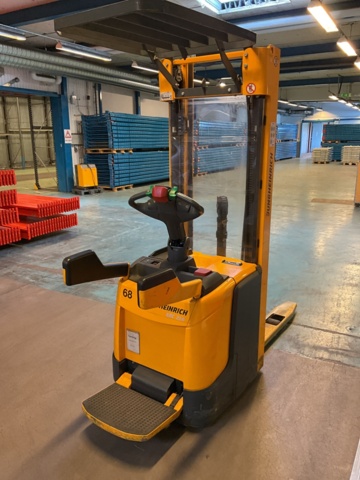 1061166-12 High stacker Jungheinrich