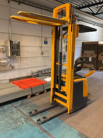 1061166-17 High stacker Jungheinrich