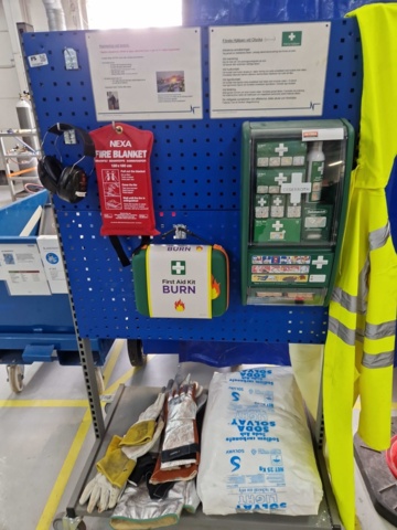 1035054-3 First aid board on wheels