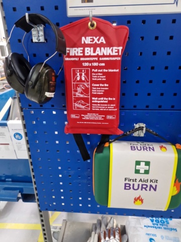 1035054-4 First aid board on wheels