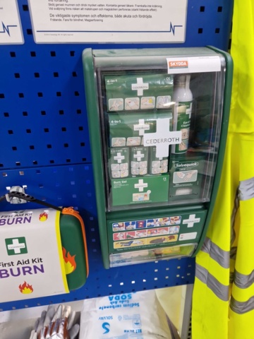 1035054-6 First aid board on wheels