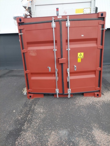 1034805-4 Container 10 feet with coolant cooler on the roof