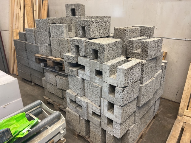 1052351-3 LECA blocks, 3 pallets