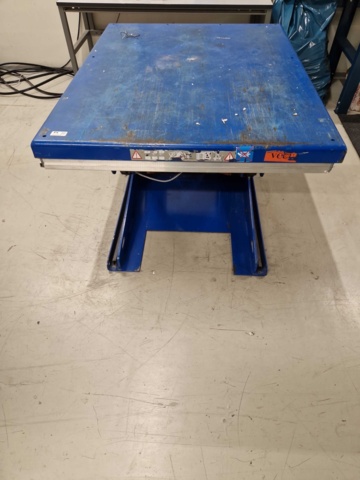 1035074-3 Edmo Lift Workbench