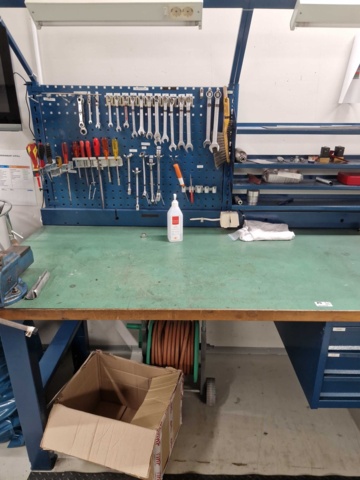 1035084-2 Workbench 200x80cm with tools