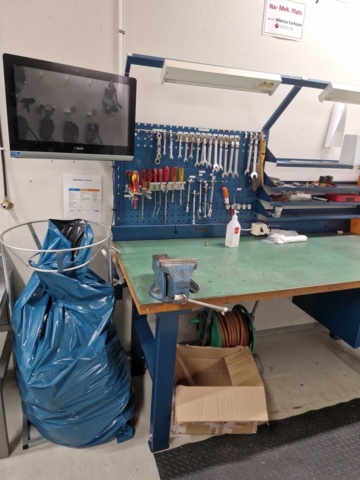 1035084-4 Workbench 200x80cm with tools