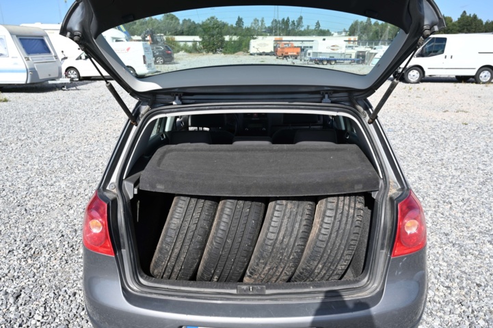 1031401-15 Volkswagen Golf 5-doors 1.6 - 2006